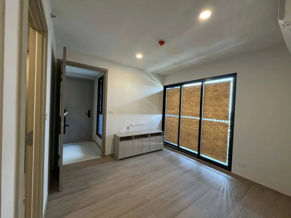 Selling down payment for Origin Play Bangkhunnon Triple Station, corner unit, less crowded, great location, convenient transportation. Book now!