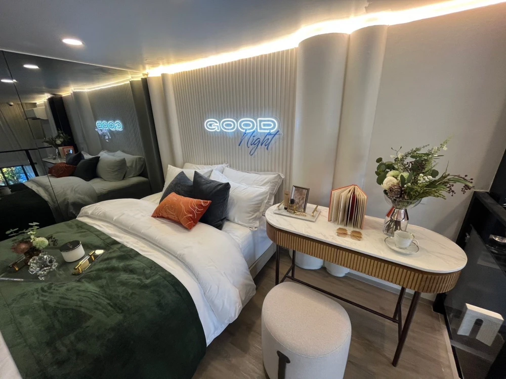 Selling down payment for Origin Play Bangkhunnon Triple Station, unfurnished unit, high ceilings, spacious and airy, beautiful view. Book now!