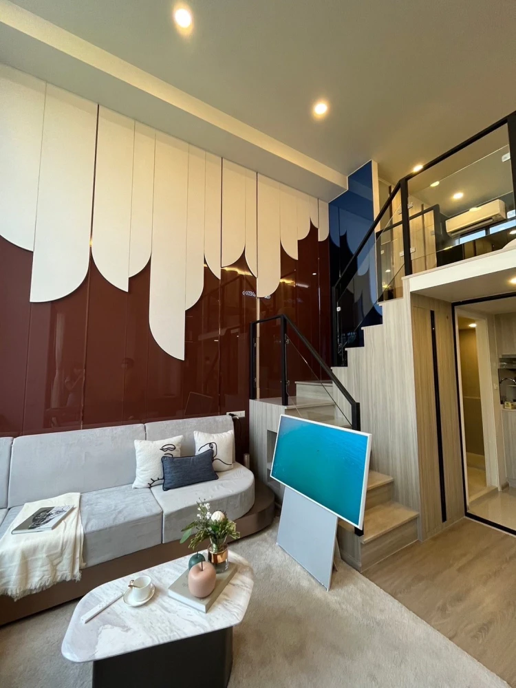 Selling down payment for Origin Play Bangkhunnon Triple Station, unfurnished unit, high ceilings, spacious and airy, beautiful view. Book now!