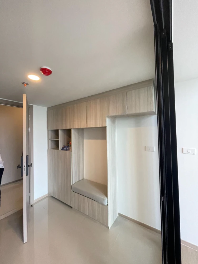 Selling down payment for Origin Play Bangkhunnon Triple Station unit. High ceilings, spacious feel, great location, beautiful view. Book now!
