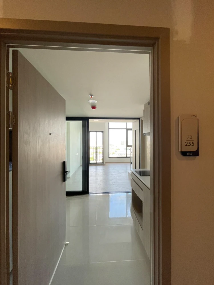Selling down payment for Origin Play Bangkhunnon Triple Station unit. High ceilings, spacious feel, great location, beautiful view. Book now!