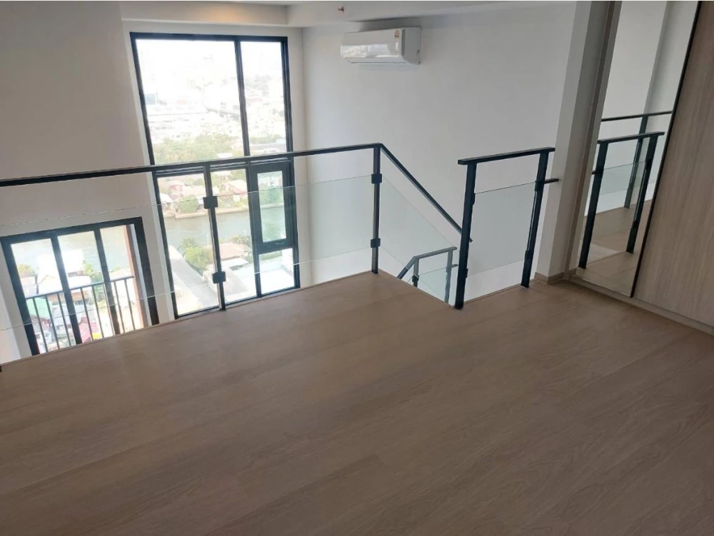 Selling down payment for Origin Play Bangkhunnon Triple Station unit. High ceilings, spacious feel, great location, beautiful view. Book now!