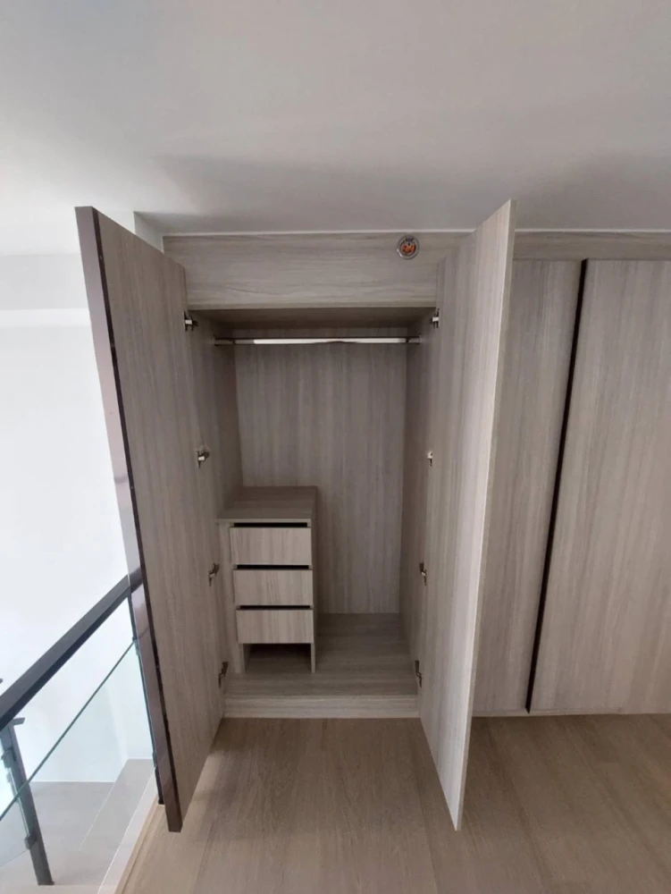 Selling down payment for Origin Play Bangkhunnon Triple Station unit. High ceilings, spacious feel, great location, beautiful view. Book now!