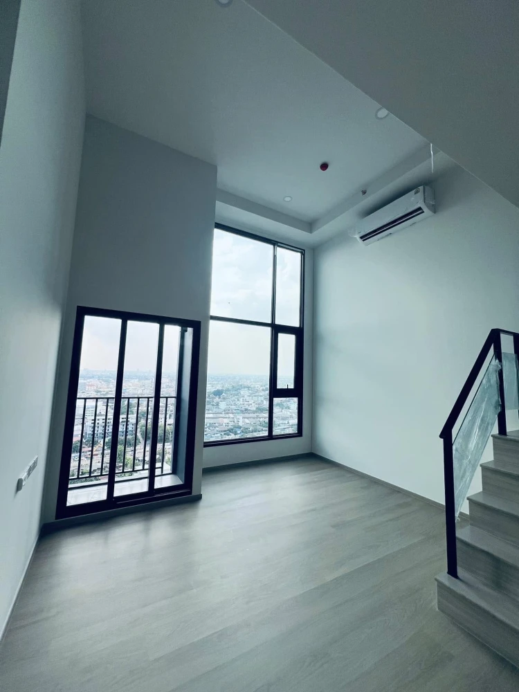 Selling down payment for ORIGIN PLAY BANGKHUNNON, unit on the 20th floor in a prime location. You definitely need to book this!