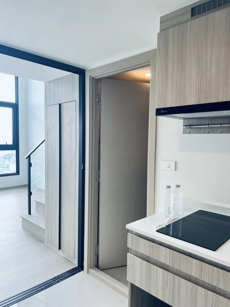 Selling down payment for ORIGIN PLAY BANGKHUNNON, unit on the 20th floor in a prime location. You definitely need to book this!