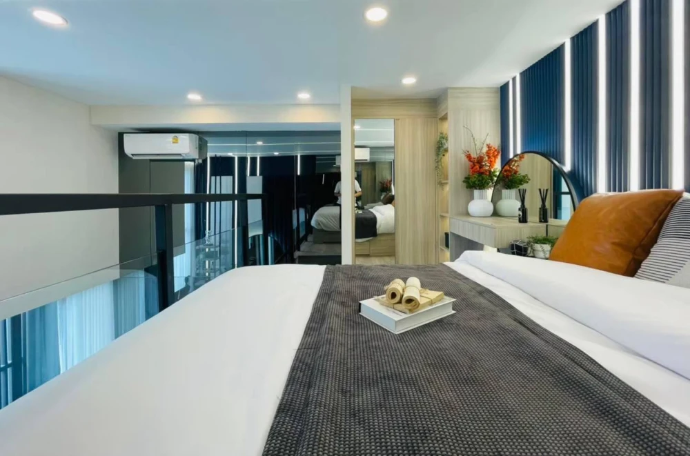 Selling down payment Origin Plug & Play E22 Station, 14th floor, Duo Space room. Interested, hurry and reserve now. Urgent!