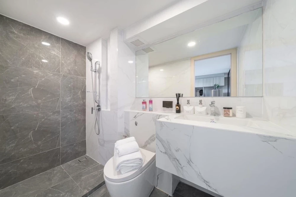 Selling down payment Origin Plug & Play E22 Station, 18th floor, south side, sea view, interested in owning, hurry and reserve now.