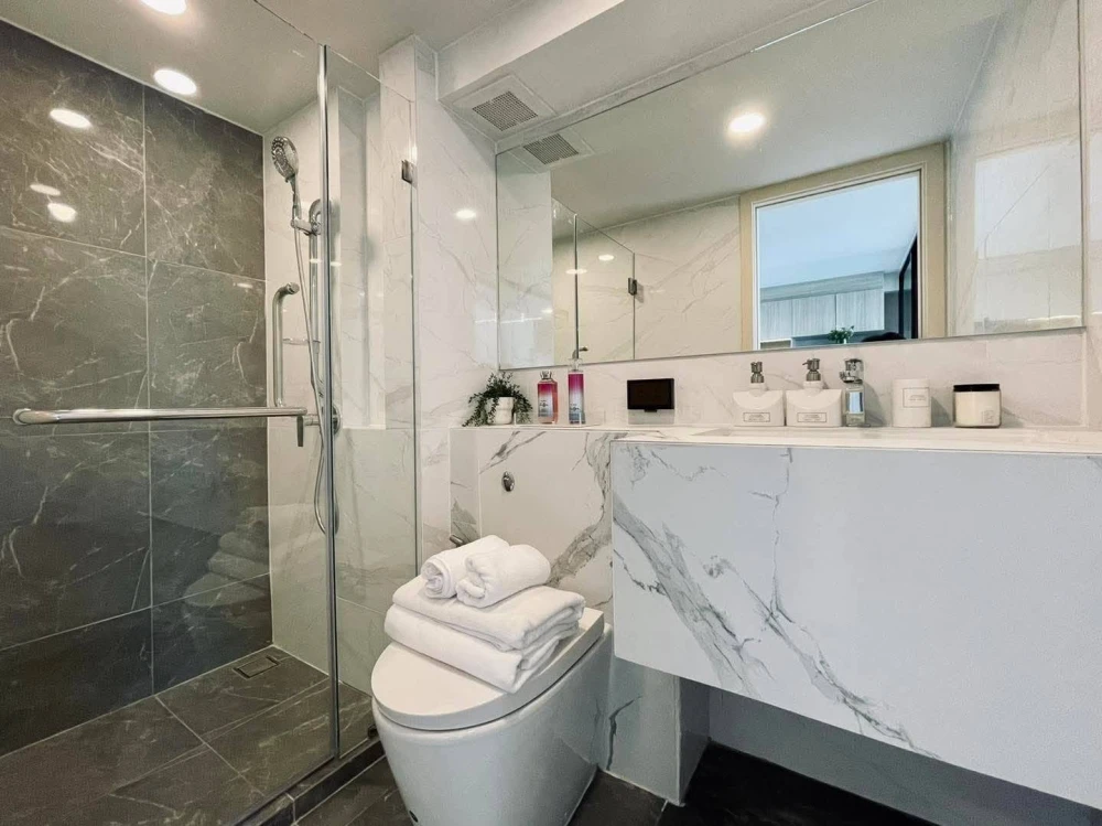 Selling down payment Origin Plug & Play E22 Station, 19th floor, good project, nice location, reserve now, urgently.