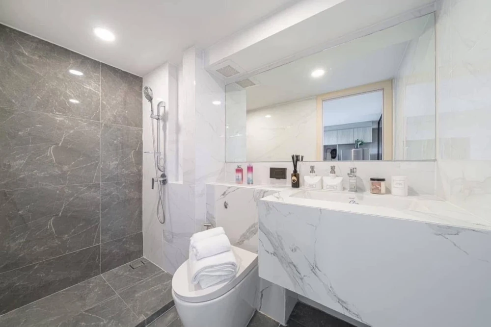 Down payment sale Origin Plug & Play E22 Station, very good wind direction, soft sunlight for a short time, medium sized room, not near garbage can, n