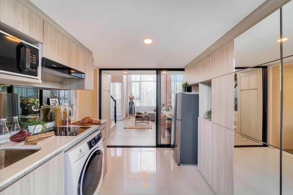 Selling down payment Origin Plug & Play E22 Station, DUO SPACE room, 4.2 meter high ceiling, 14th floor, high view, reserve now.