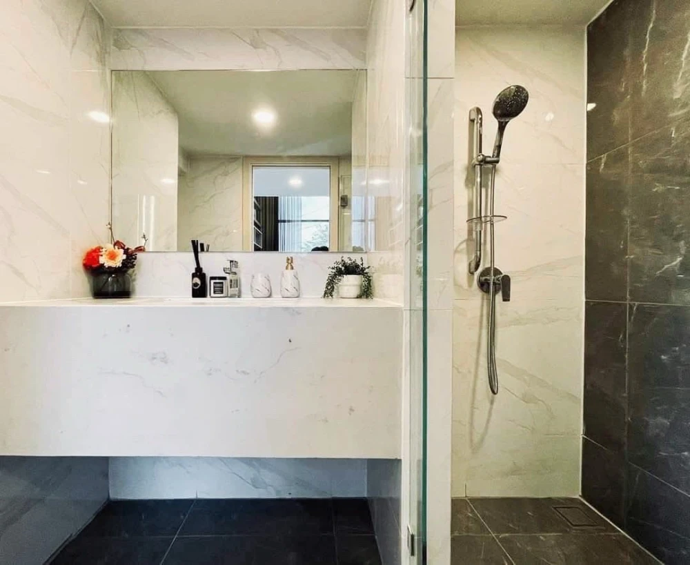 Down payment sale for Origin Plug & Play E22 Station, a lovely room with complete amenities and excellent common areas. Reserve now!