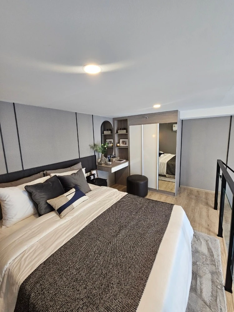 Selling down payment Origin Plug & Play Sirindhorn Station, 26th floor, Chao Phraya River view, interested, hurry and reserve now.