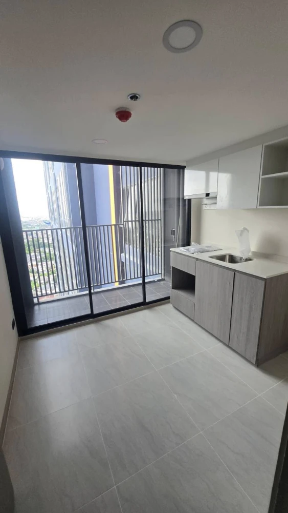 Selling down payment Origin Plug & Play Sirindhorn Station, a comfortable room, high ceiling, airy, comes with complete facilities, book now.