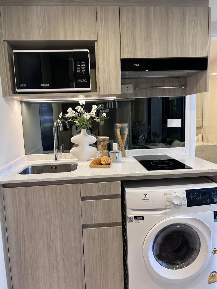 Selling down payment Origin Plug & Play Sri Lasalle Station, 10th floor, good project, nice location, book now, urgently.