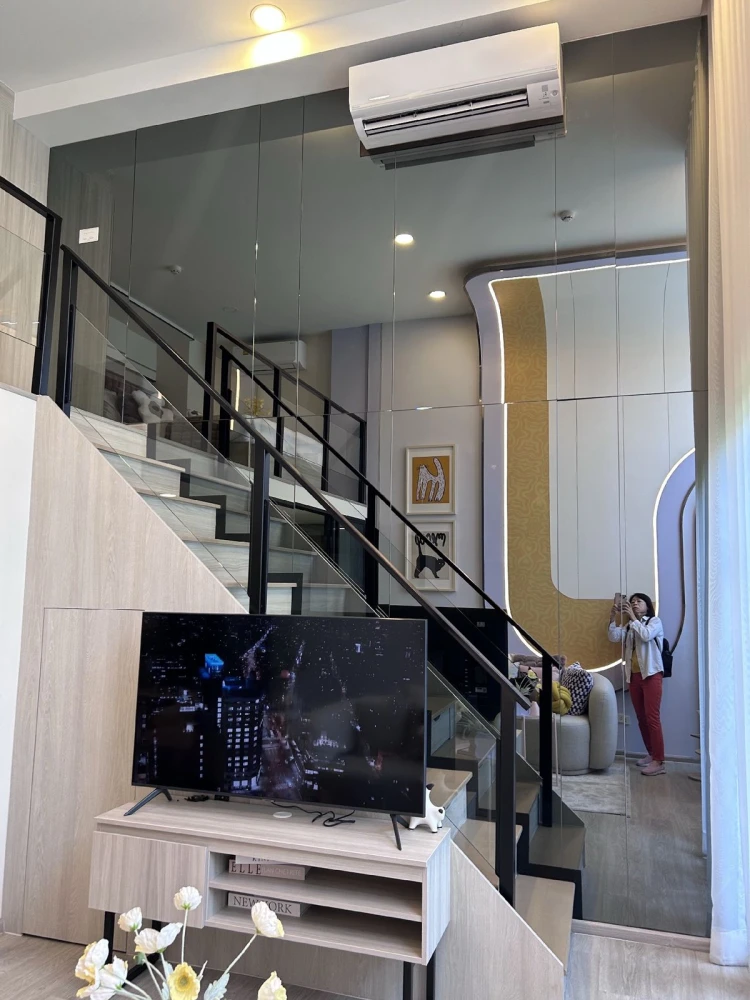 Selling down payment Origin Plug & Play Sri Lasalle Station, 10th floor, good project, nice location, book now, urgently.