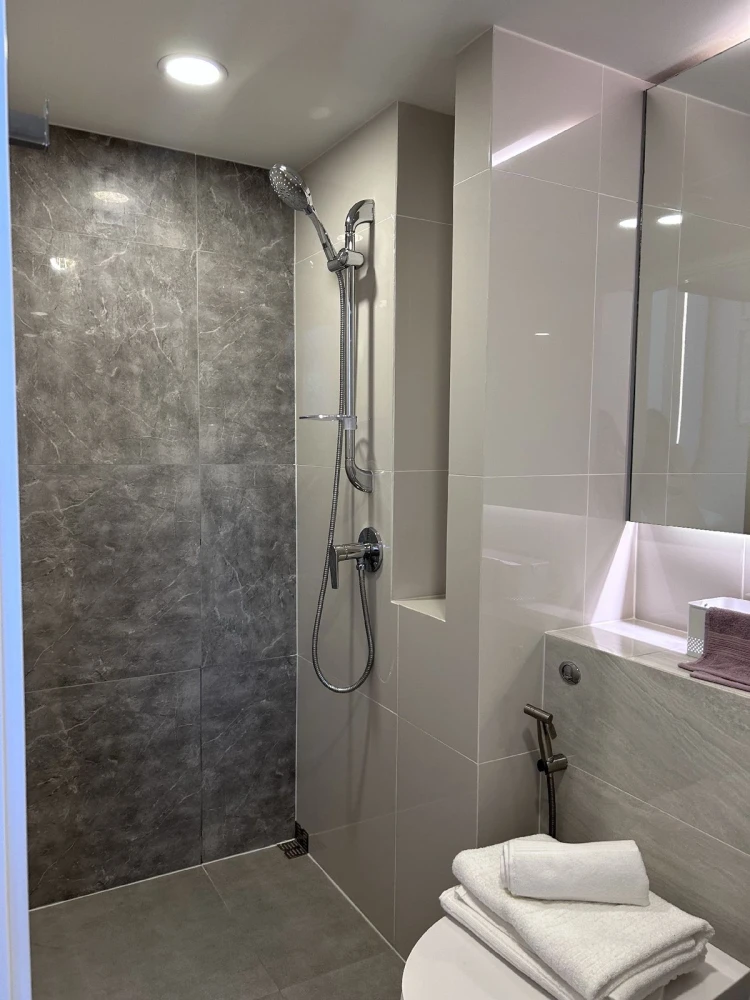 Selling down payment Origin Plug & Play Sri Lasalle Station, 10th floor, good project, nice location, book now, urgently.
