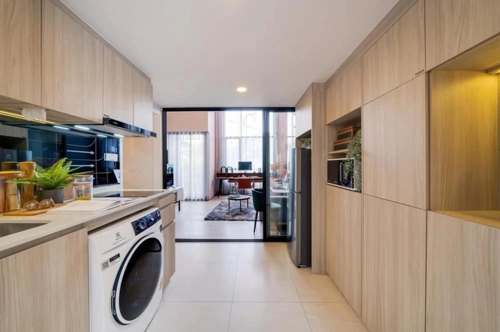 Selling down payment Origin Plug & Play Srinakarin, 16th floor, good project, worth living in, interested in owning, hurry and reserve now.