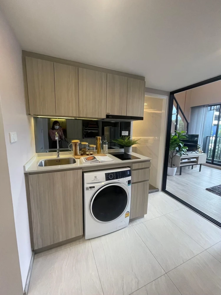 Selling down payment Origin Plug & Play Srinakarin, 27th floor, high floor, good view, no buildings blocking, hurry and reserve now.