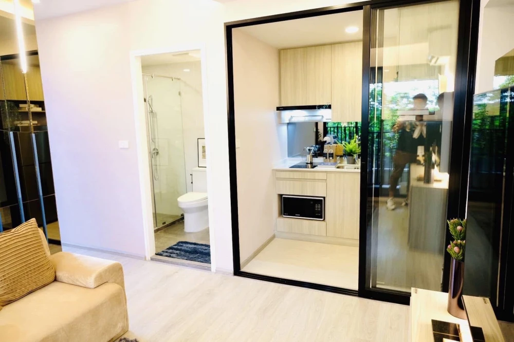 Selling down payment Origin Plug & Play Srinakarin 9th floor, corner room, good project, nice location, reserve now.