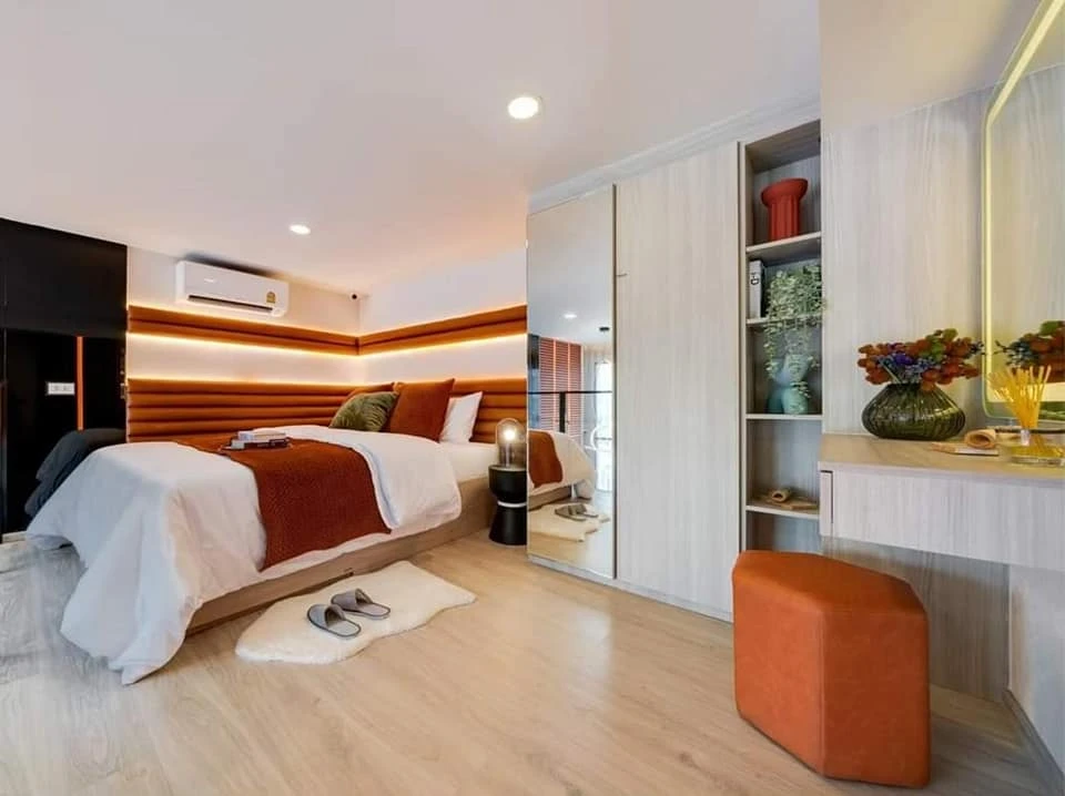 Selling down payment Origin Plug & Play Srinakarin, Duo Space room, 4.20 meter high ceiling, lots of freebies, you will regret it if you miss it.