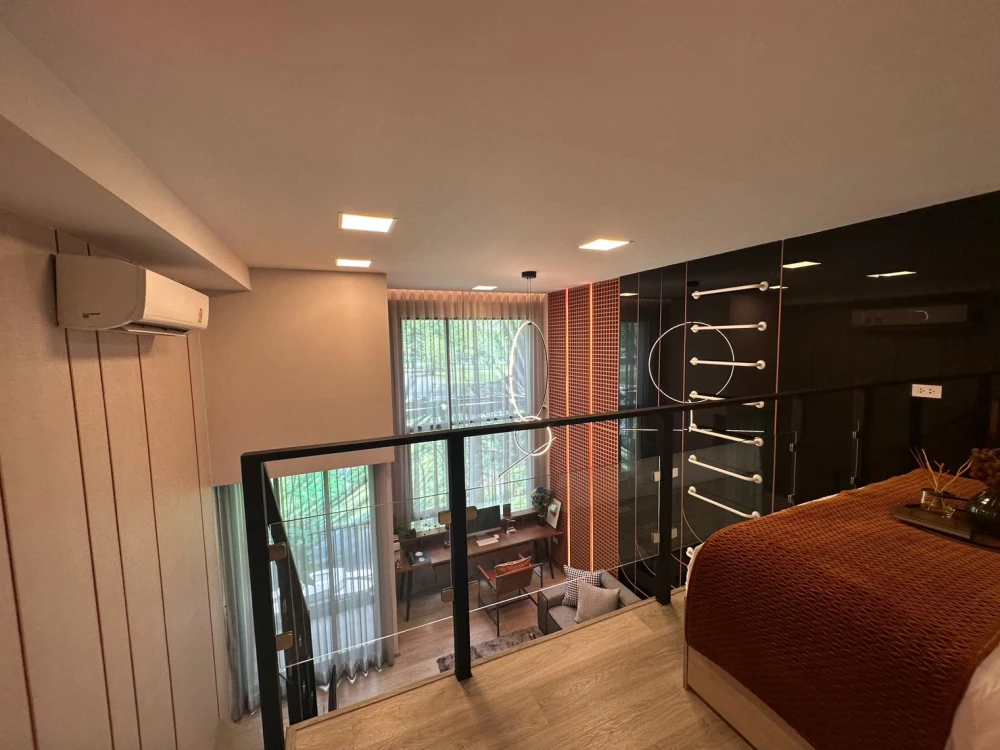 Selling down payment Origin Plug & Play Srinakarin, high ceiling room, airy and spacious, good location, great common area, don't miss it.