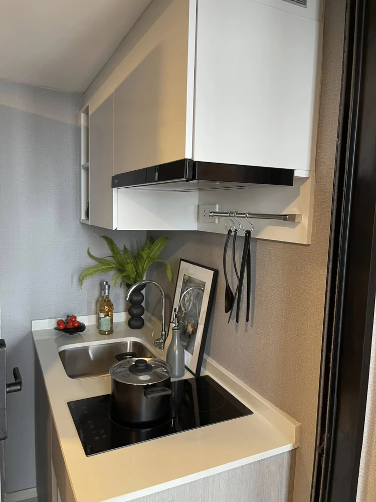 Selling down payment Origin Plug and Play Sirinthorn, 24th floor, city view room, no buildings blocking, great price, buy now.