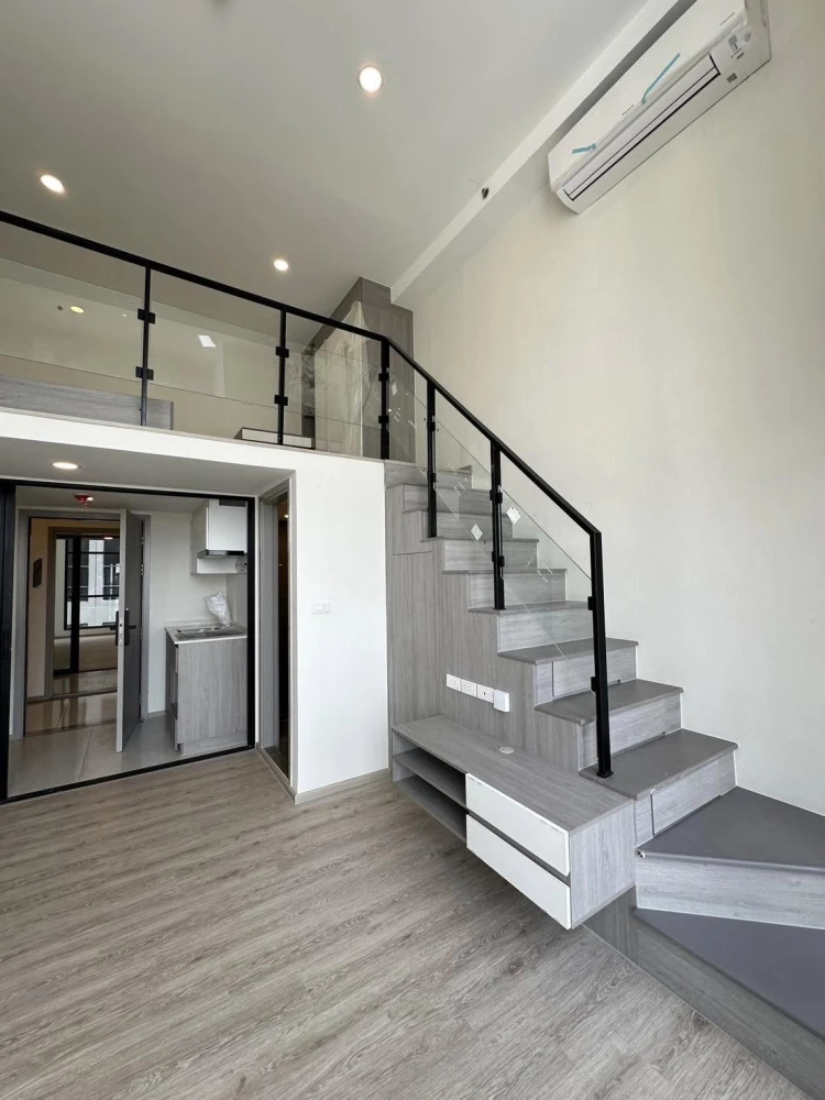 Selling down payment Origin Plug and Play Sirinthorn, 24th floor, city view room, no buildings blocking, great price, buy now.