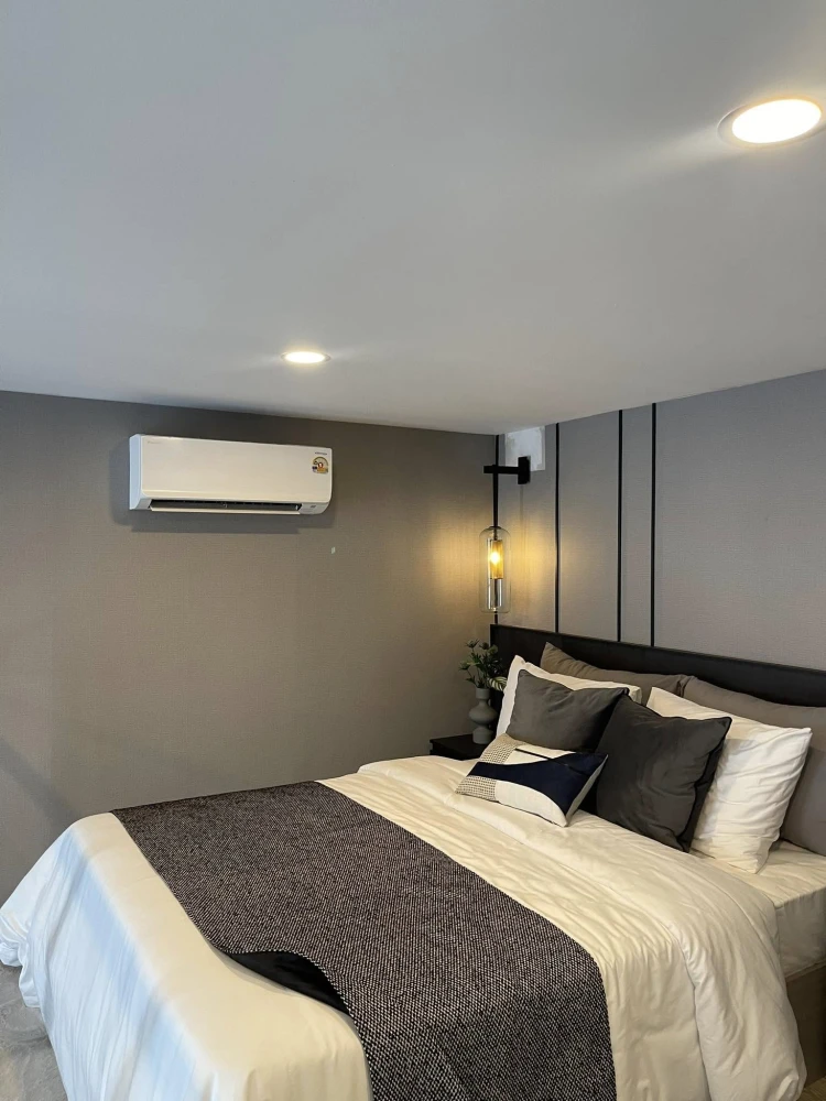 Selling down payment Origin Plug and Play Sirinthorn, 24th floor, city view room, no buildings blocking, great price, buy now.