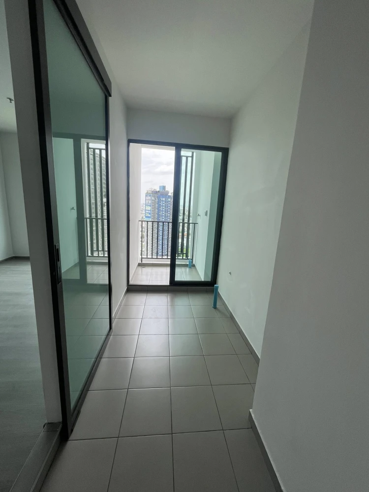 Down payment sale for Regent Home Wuttakat, 29th floor, good project, complete common areas, reserve now, don't miss out.