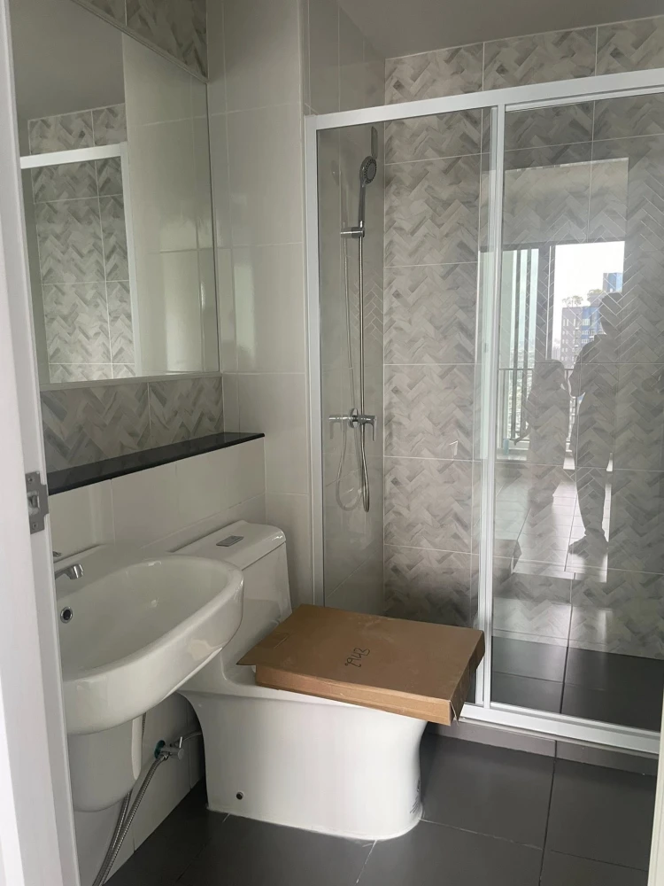 Down payment sale for Regent Home Wuttakat, 29th floor, good project, complete common areas, reserve now, don't miss out.