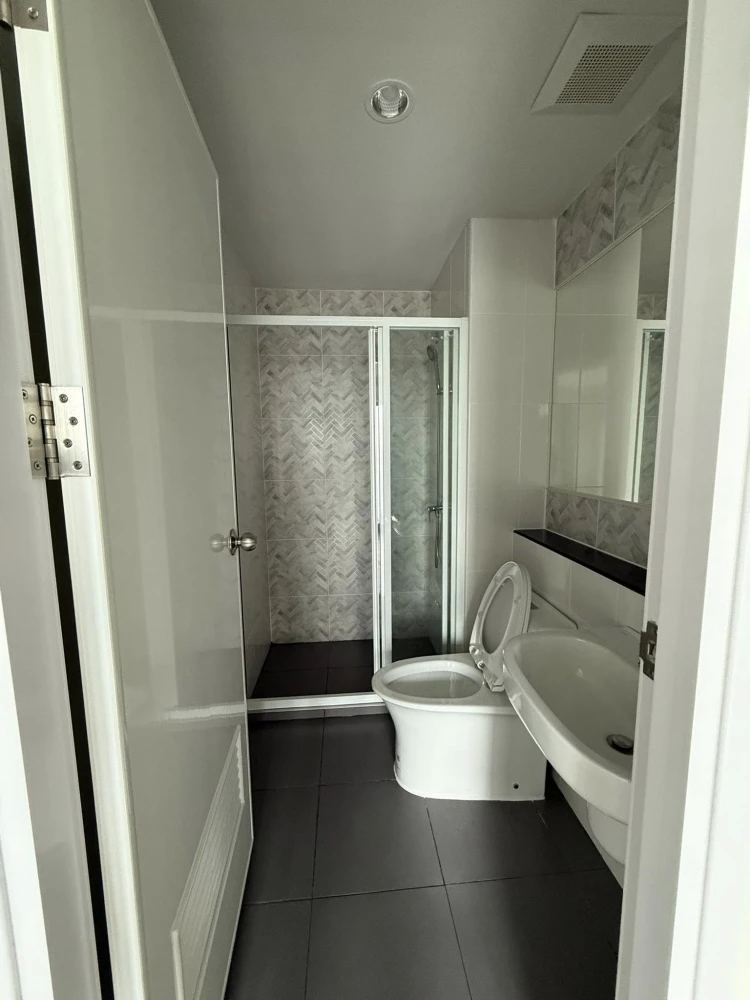 Regent Home Wutthakat Studio room for sale at a reasonable price. Come and reserve yours today!