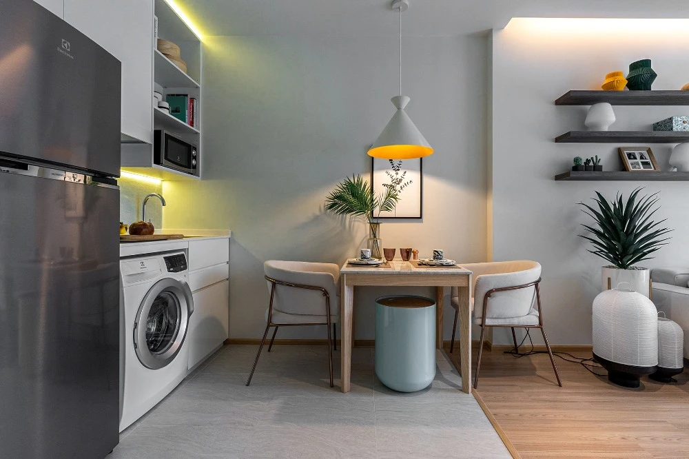 Selling down payment SKYRISE Avenue Sukhumvit 64, 11th floor, corner room, interested in owning, hurry and reserve now.