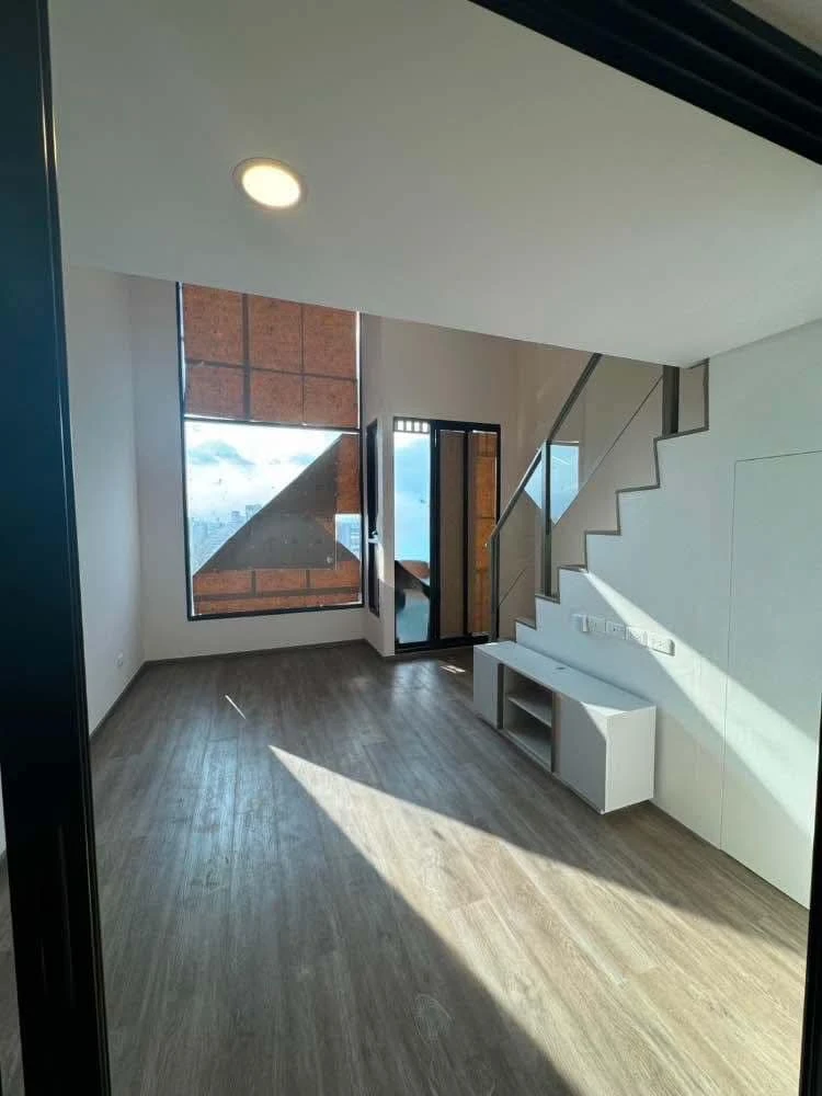 Selling down payment So Origin Kaset Interchange, Duo Space room, 12th floor, beautiful view, come and own it now.