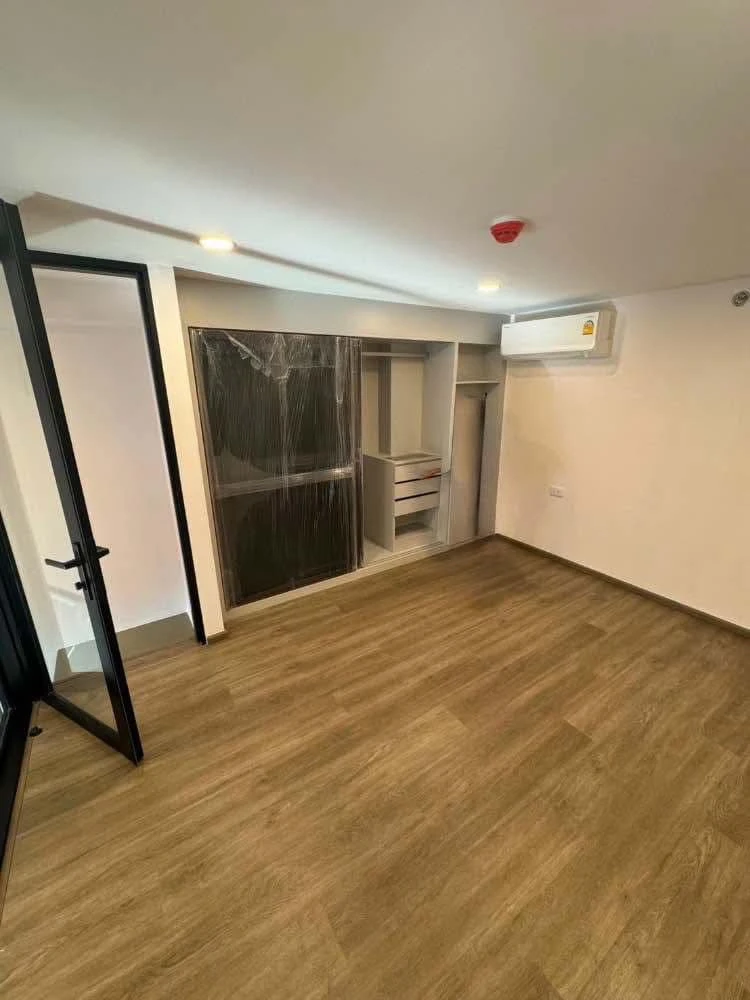 Selling down payment So Origin Kaset Interchange, Duo Space room, 12th floor, beautiful view, come and own it now.