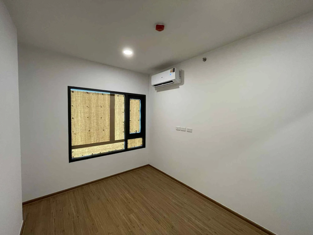 Selling down payment for The Livin Ramkhamhaeng, 14th floor, good project, good location, reserve now, don't miss out.