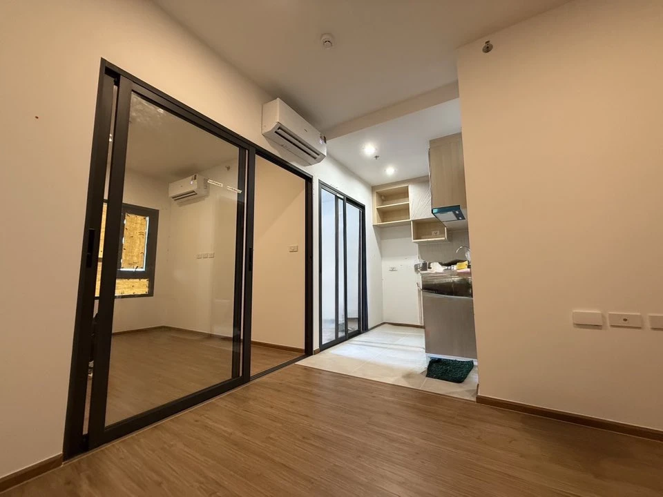 Selling down payment for The Livin Ramkhamhaeng, 29th floor, beautiful view, good project, worth living in, reserve now, urgently.