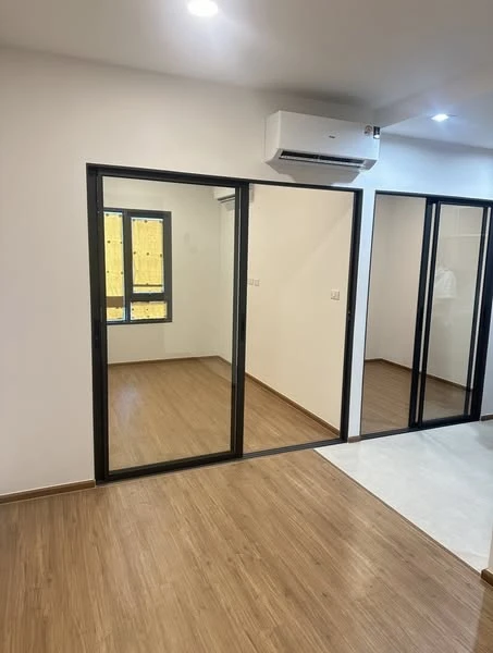 Selling down payment for The Livin Ramkhamhaeng, 1 bedroom plus room, north facing, not exposed to sunlight, cool and comfortable all day, must reserv