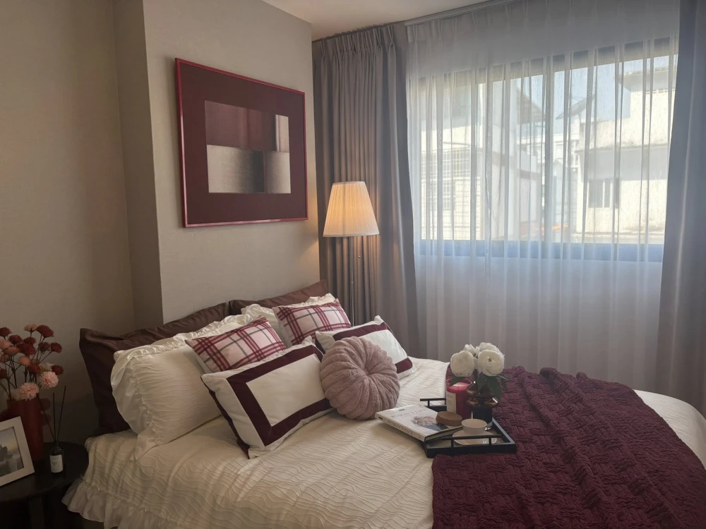 Selling down payment for The Origin Bangkae, 2 bedrooms, spacious living area, with walk-in closet. Book now!