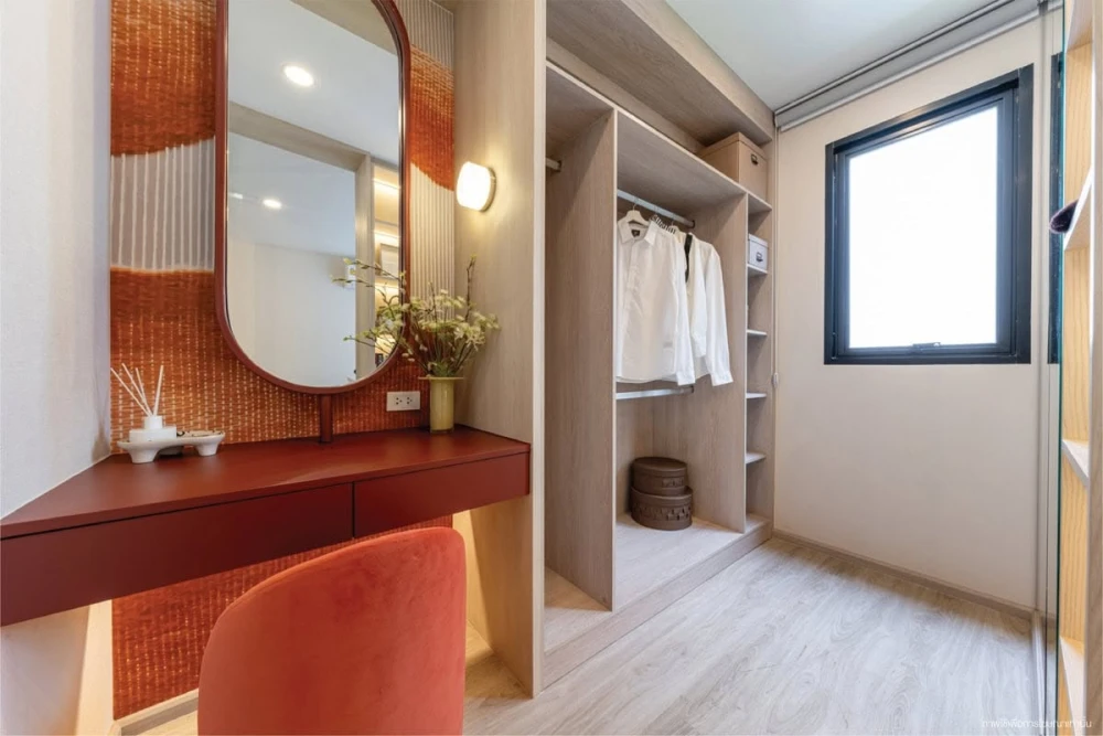 Down payment for sale: THE ORIGIN SETTHABUT STATION, pool view, comes with a generous package of extras—don’t miss out, you’ll regret it!
