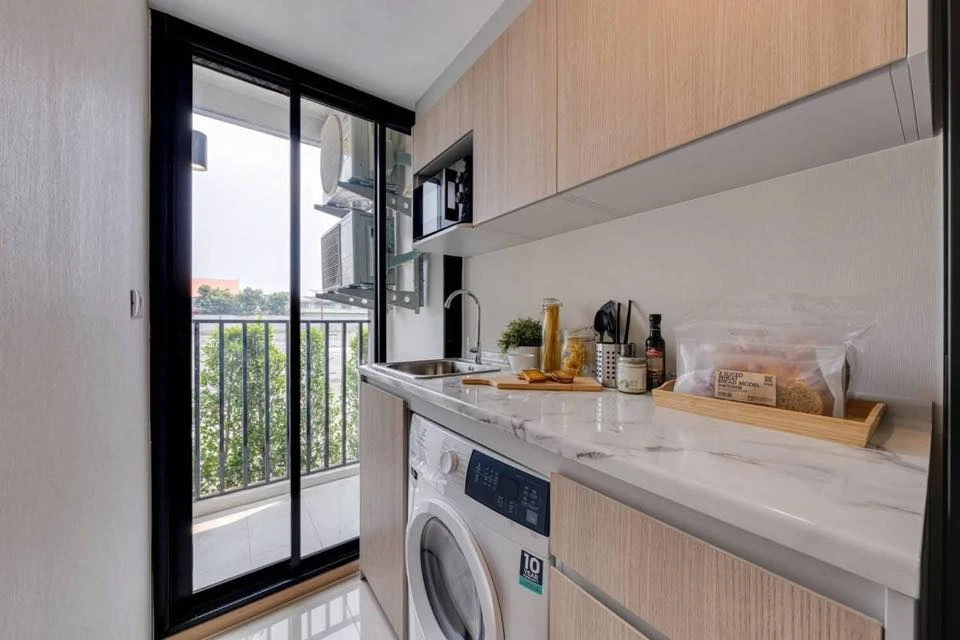 Selling down payment for The Origin Sukhumvit - Praksa, unfurnished unit, 27th floor. Excellent location, convenient transportation. Book now!