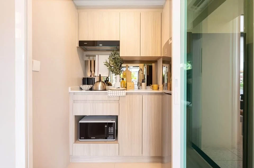 Selling down payment for The Origin Phahon Yothin 57, 8th floor, open view, pets allowed, corner room, very private, you can't miss out on booking it.