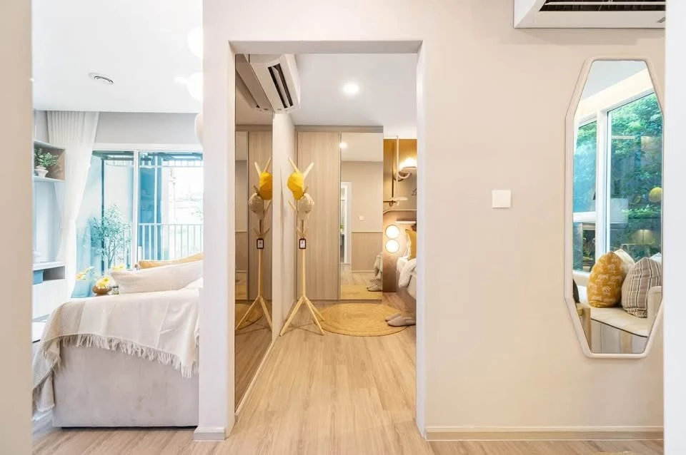 Selling down payment for The Origin Phahon Yothin 57, 8th floor, open view, pets allowed, corner room, very private, you can't miss out on booking it.