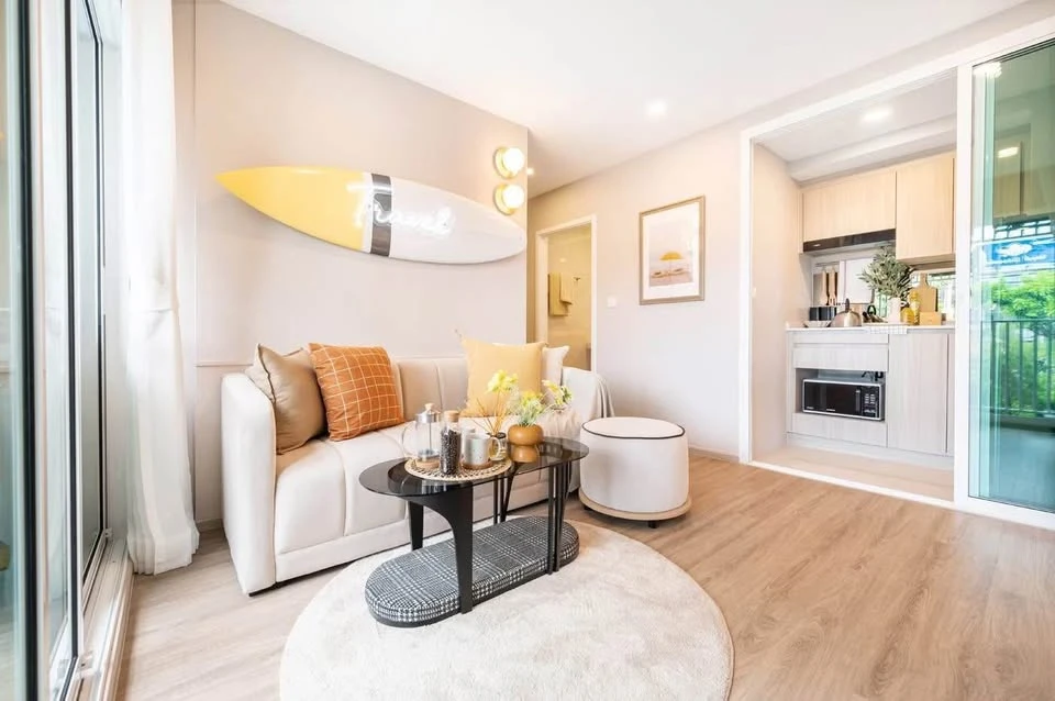 Selling down payment for The Origin Phahon Yothin 57, 8th floor, open view, pets allowed, corner room, very private, you can't miss out on booking it.