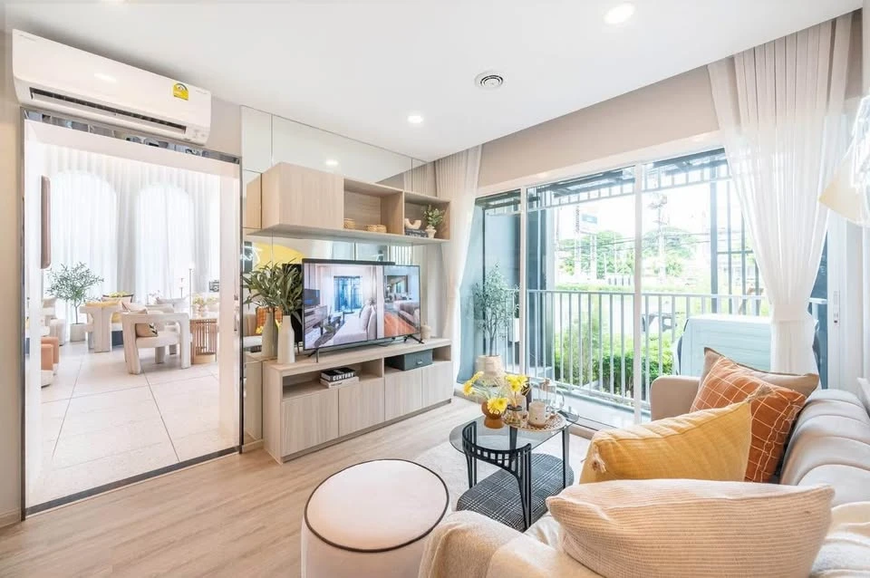 Selling down payment for The Origin Phahon Yothin 57, 8th floor, open view, pets allowed, corner room, very private, you can't miss out on booking it.