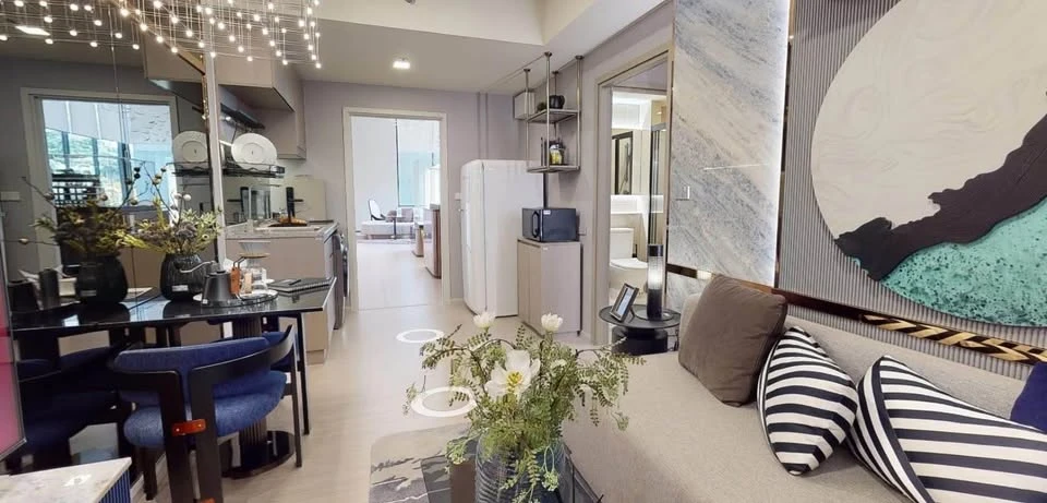 For sale, Quintara Maiden Phonimit, very high floor, 25th floor, room with a view of the Chao Phraya River, great breeze. Book now and you won't be di