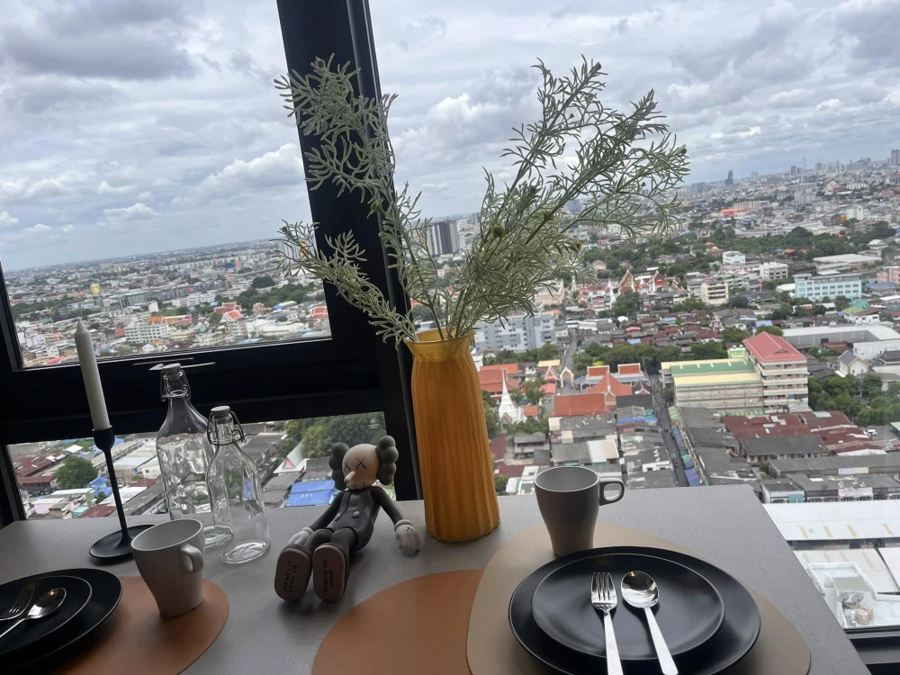 For sale: Quinthara My'Den Phothinimith, 14th floor, studio unit, 23 sq m. Stunning view. Ready to move in.