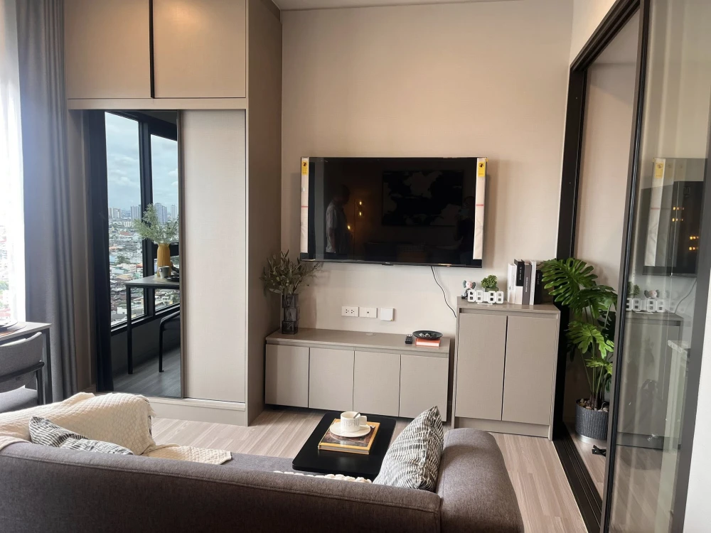 For sale: Quinthara My'Den Phothinimith, 14th floor, studio unit, 23 sq m. Stunning view. Ready to move in.