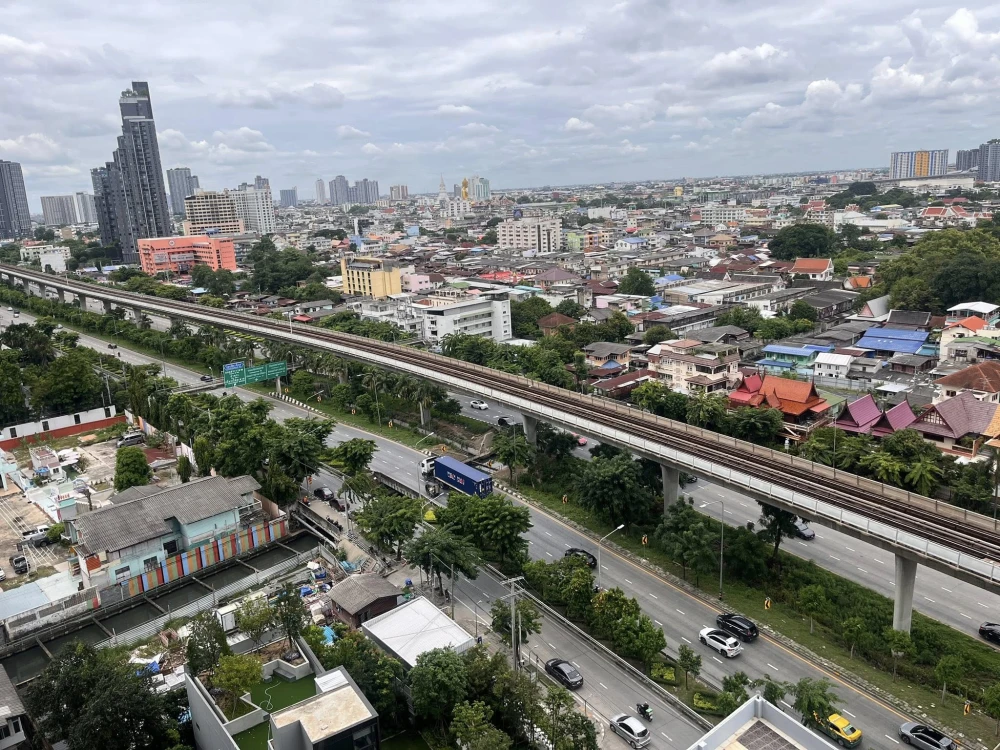 For sale: Quinthara My'Den Phothinimith, 14th floor, studio unit, 23 sq m. Stunning view. Ready to move in.
