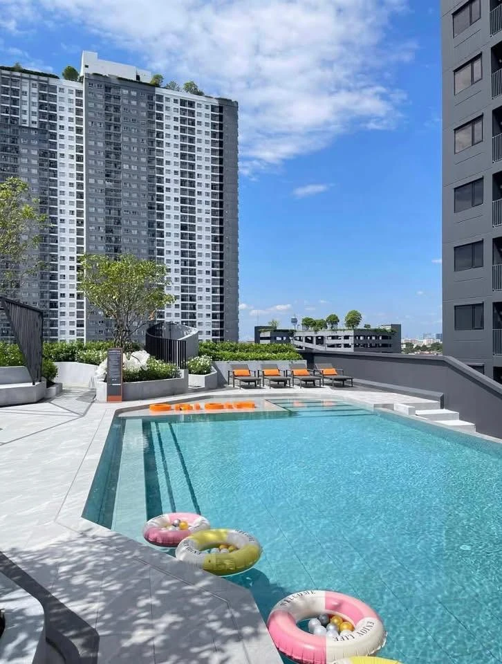 Down payment sale: The Origin Sukhumvit-Praksa condo, 1 bedroom, 1 bathroom, 28th floor. High floor with great view. Own it today!