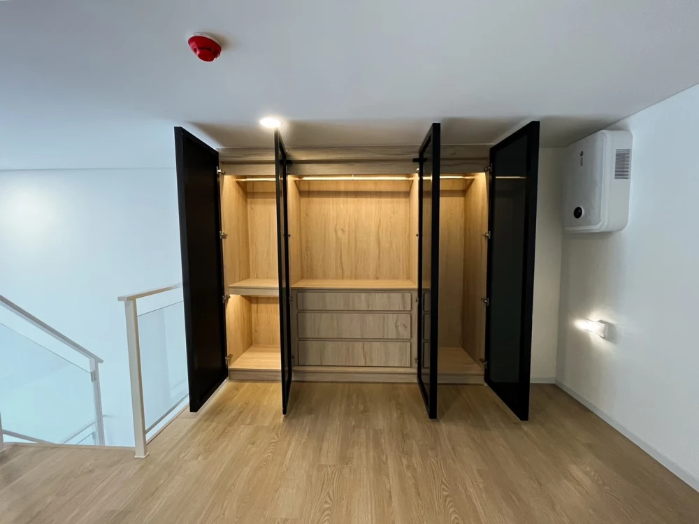 Sell down payment!! Landmark Condo @ MRTA Station, beautifully decorated, good location, can't miss it, book now!!